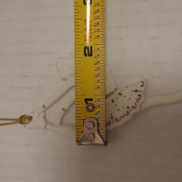 Vintage Wedgwood White Jasper Figure Skater Christmas Ornament in Original Box - Picture 16 of 16